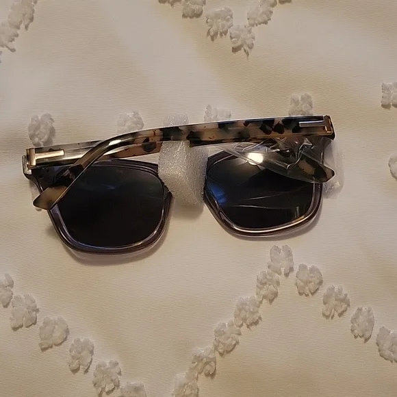 Ted Baker London Cat Eye Sunglasses NWT - Picture 3 of 4